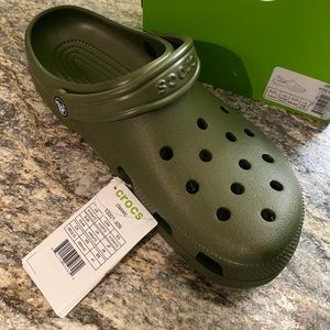 NWT IN BOX Men’s Army Green CROCS Size 10